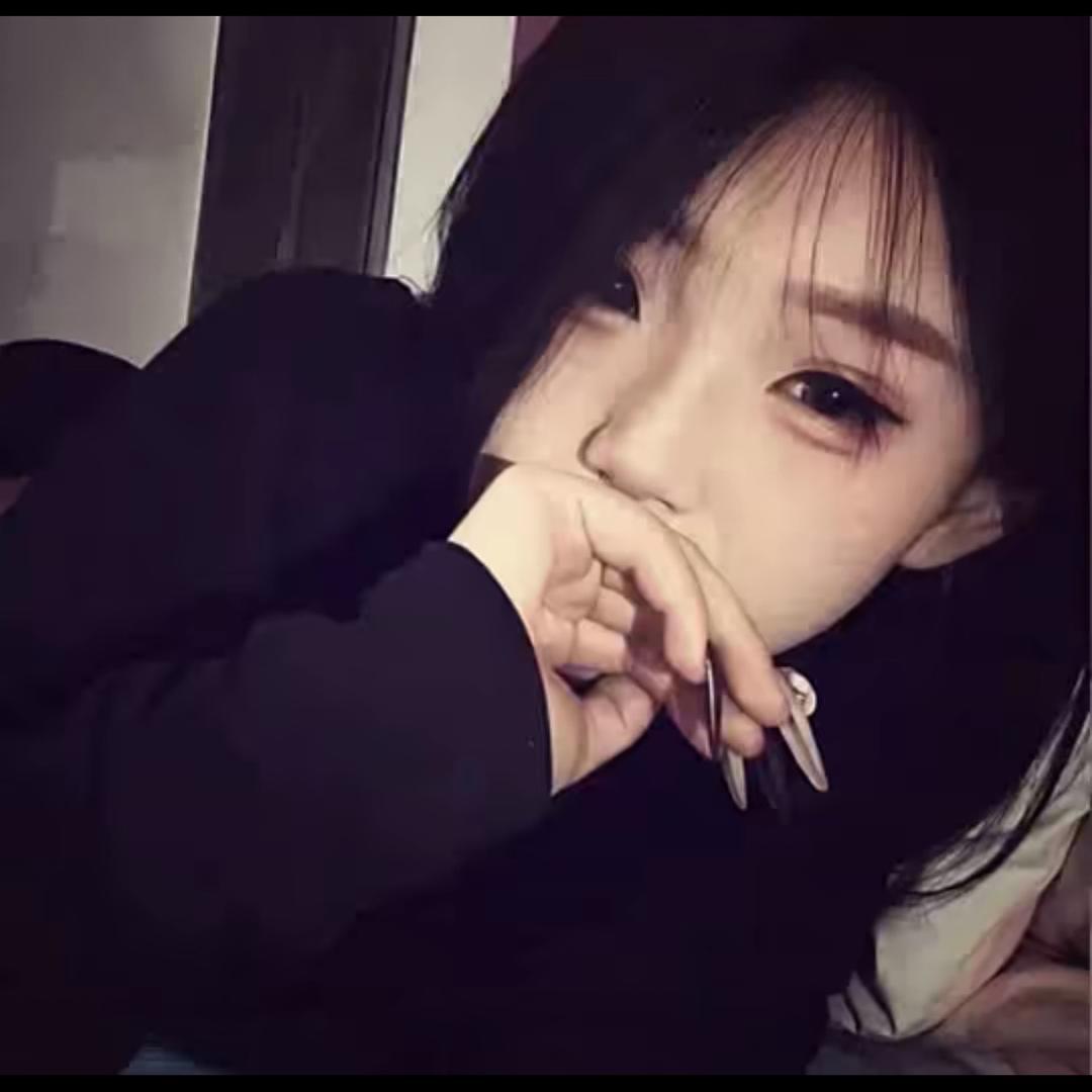 🥀⃟爱笑的女孩