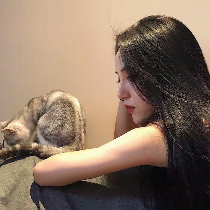 Ms.Hou