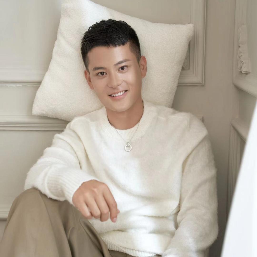 江南舅舅小跟班