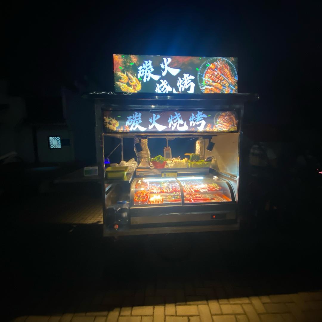 婺源七里湖岸碳火烧烤摊