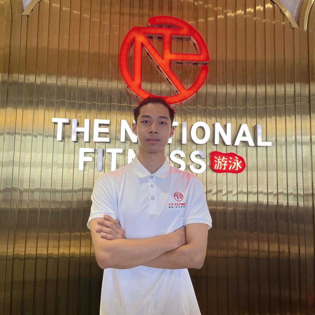 百利健身游泳小许