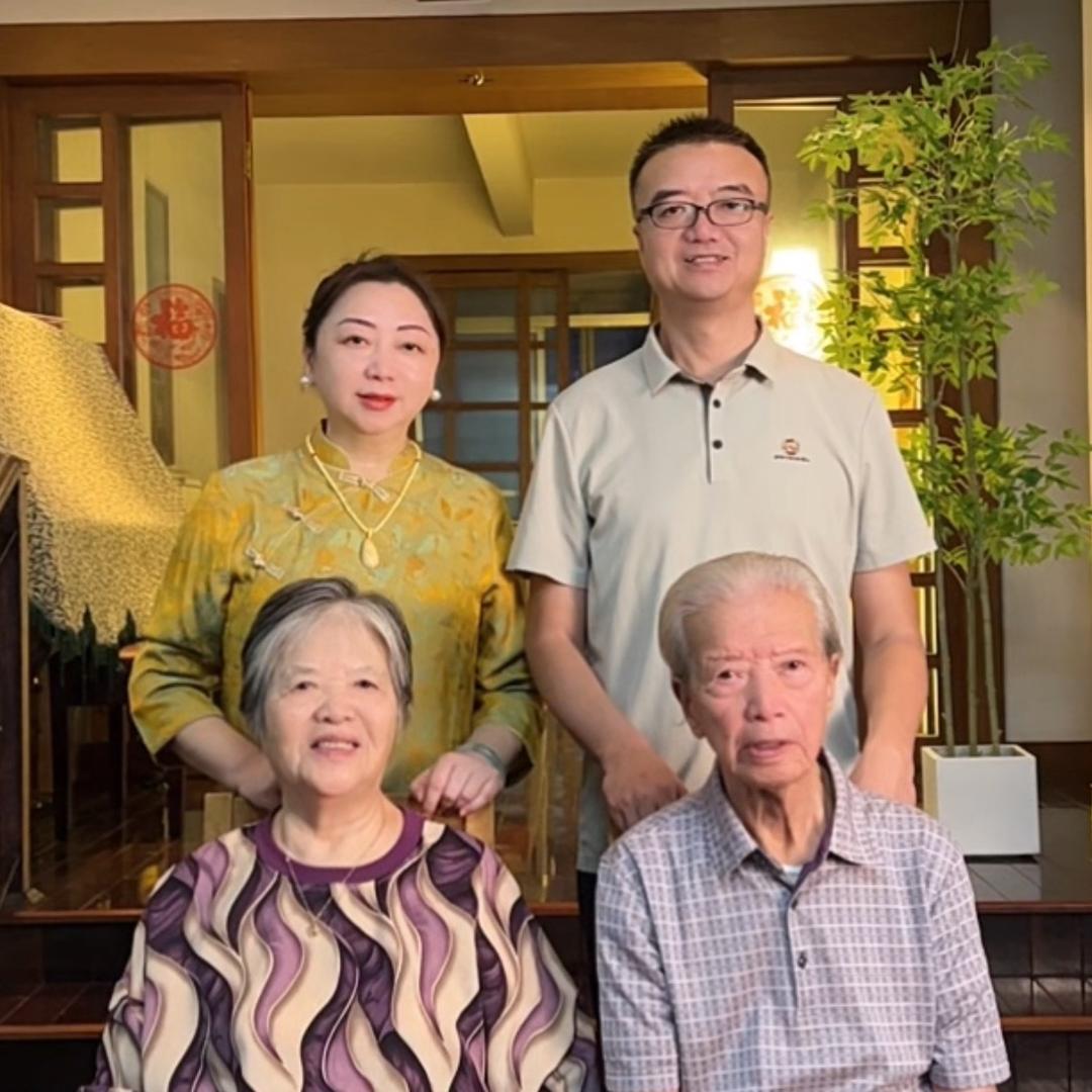 草哥一家人