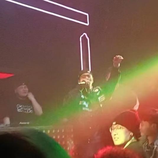 罗让扎西ULTRABLACK