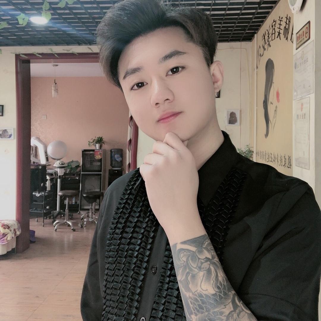 坤沐发型工作室