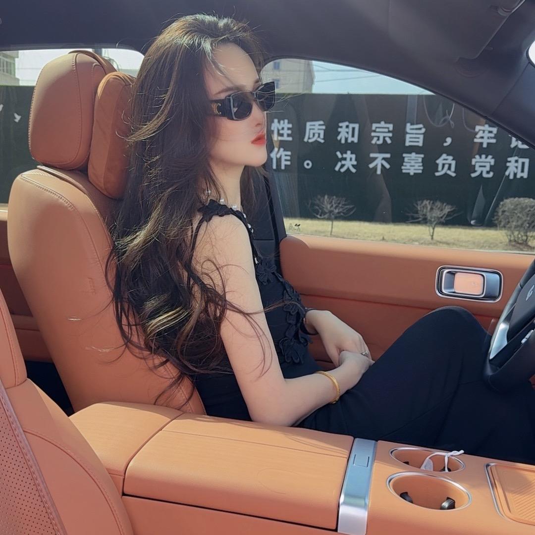 卖衣服的潘潘潘