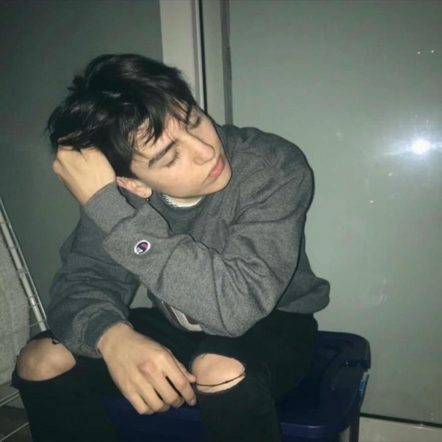 李 威 尚