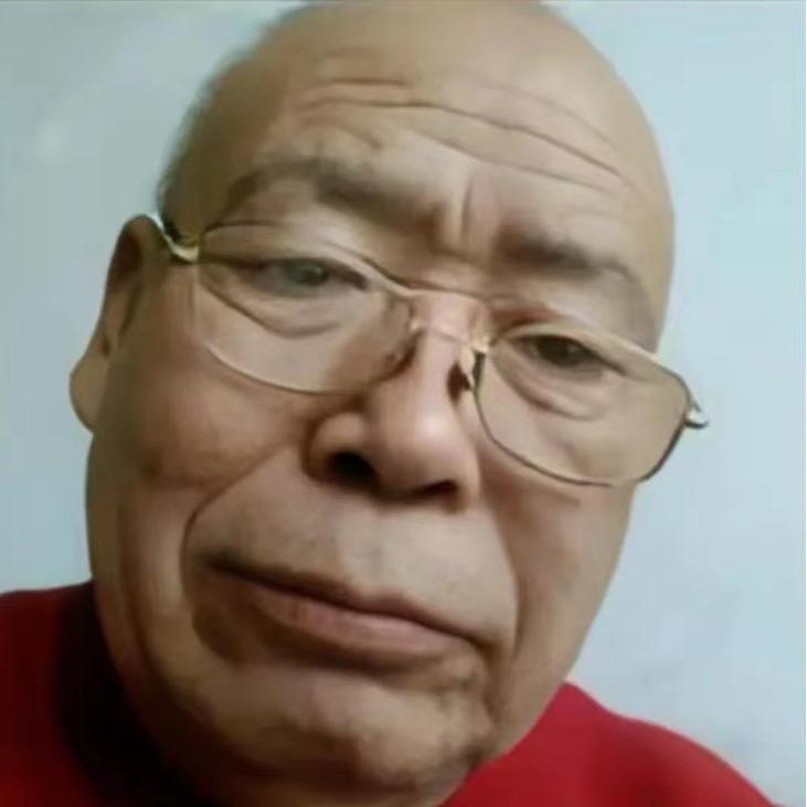 夏大爷有低保。