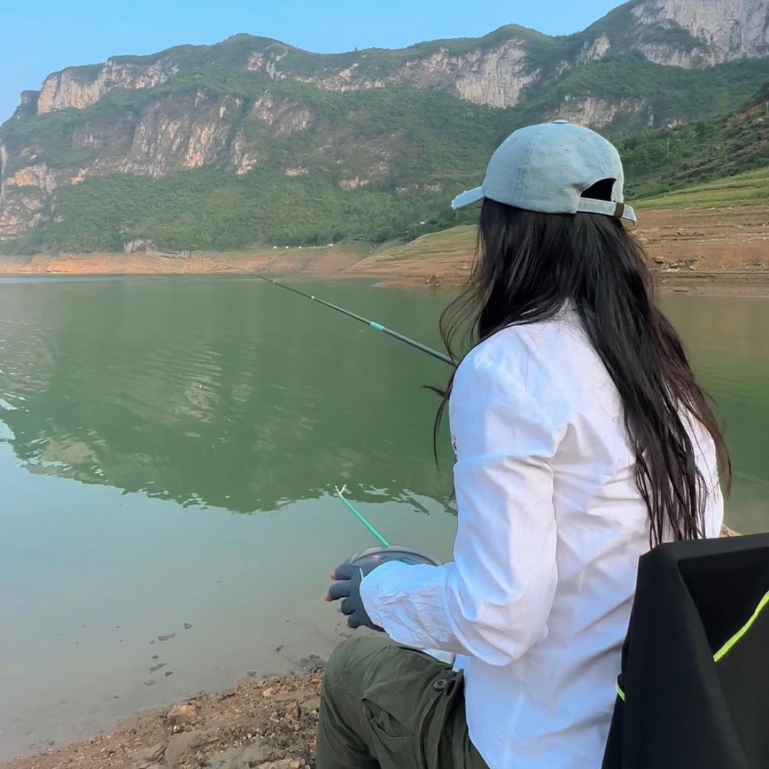 美姐钓鱼