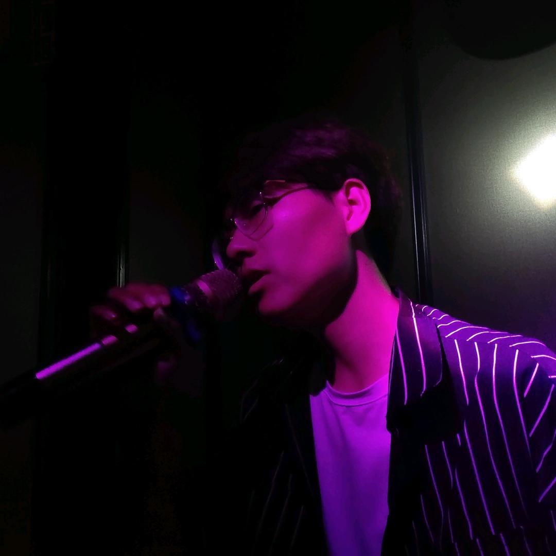 小R一个00后物理老师