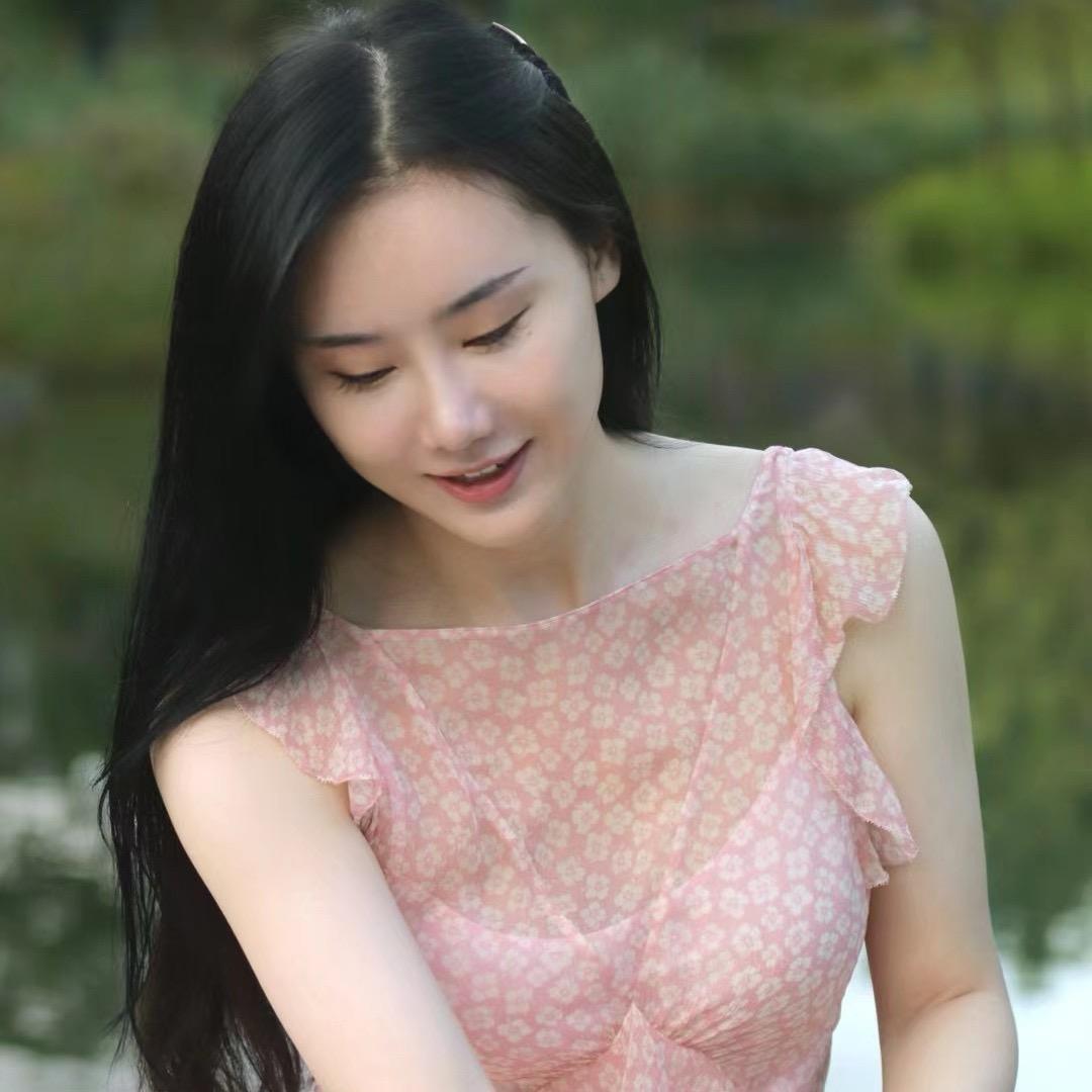 快乐的小白鸽