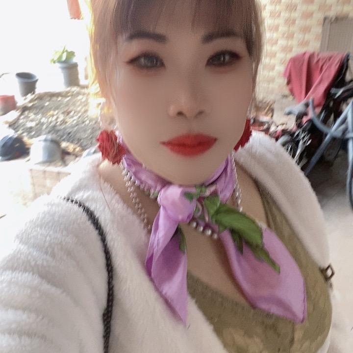 单身小姐姐依依