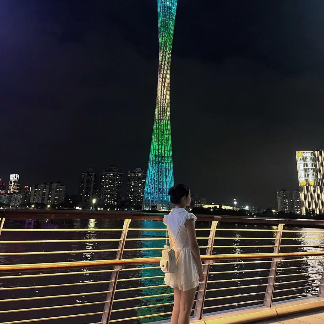 爱吃辣条的小仙女！