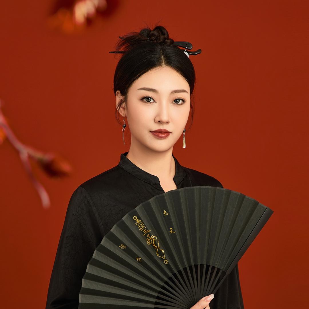 老胡亮晶晶