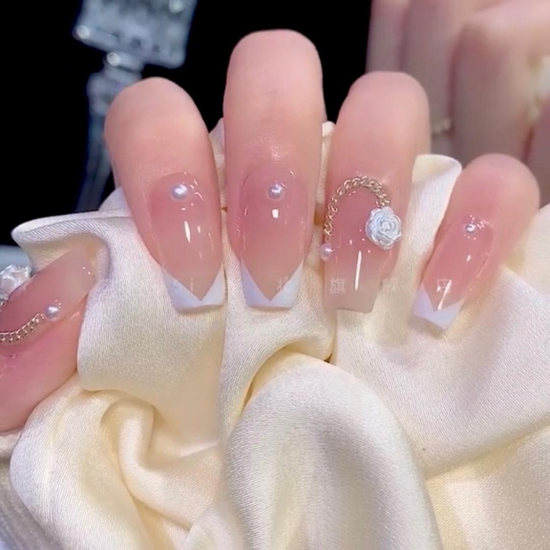精致女人美甲美睫