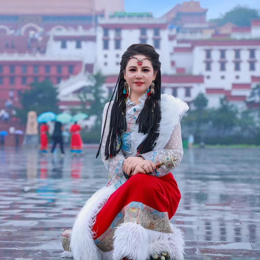 抱着奶瓶去流浪