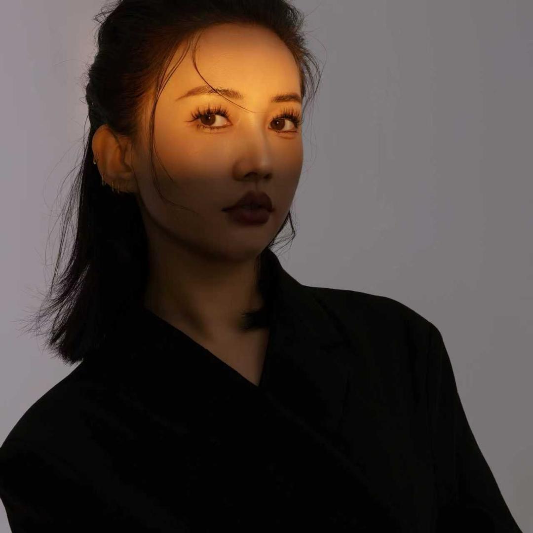 佳妮。