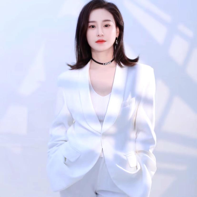 妆颜美梵云校长