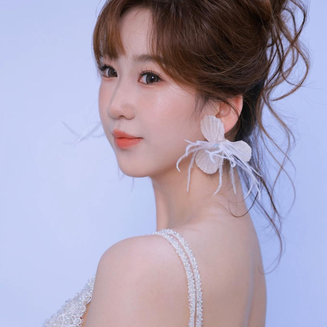 西安化妆师薇薇