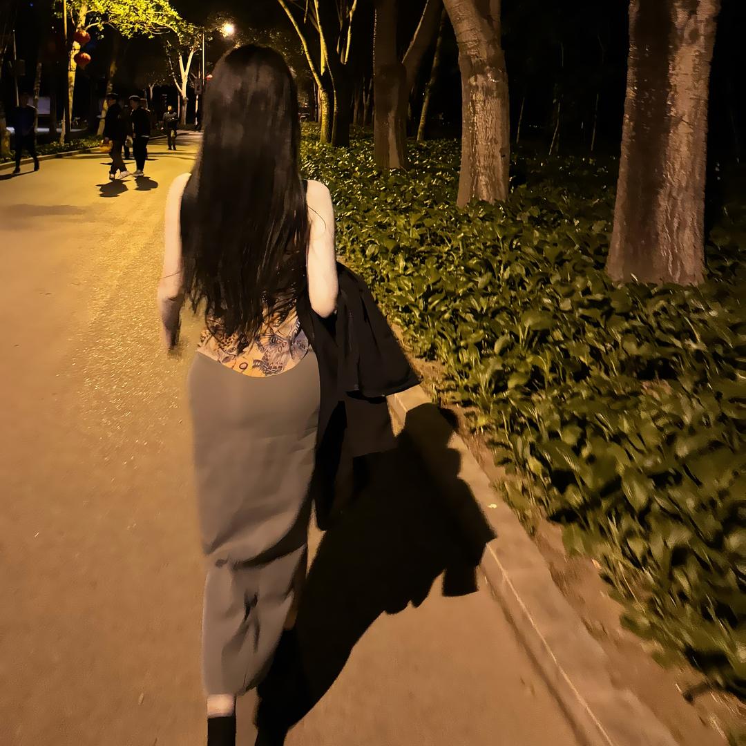 吱