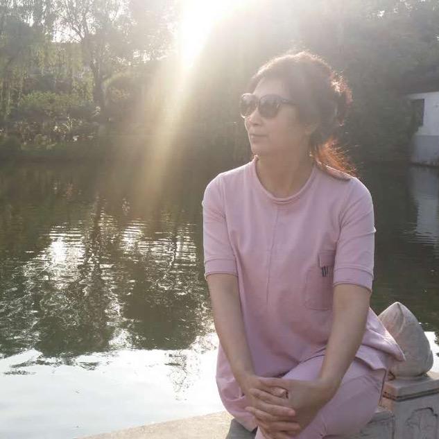梁彦丽服装