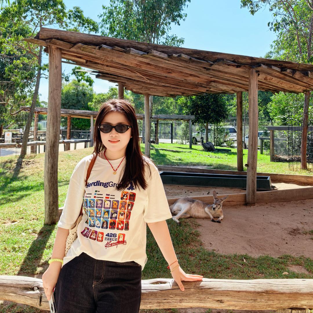 蓝牛Jasmine（爱吃食物的女孩）