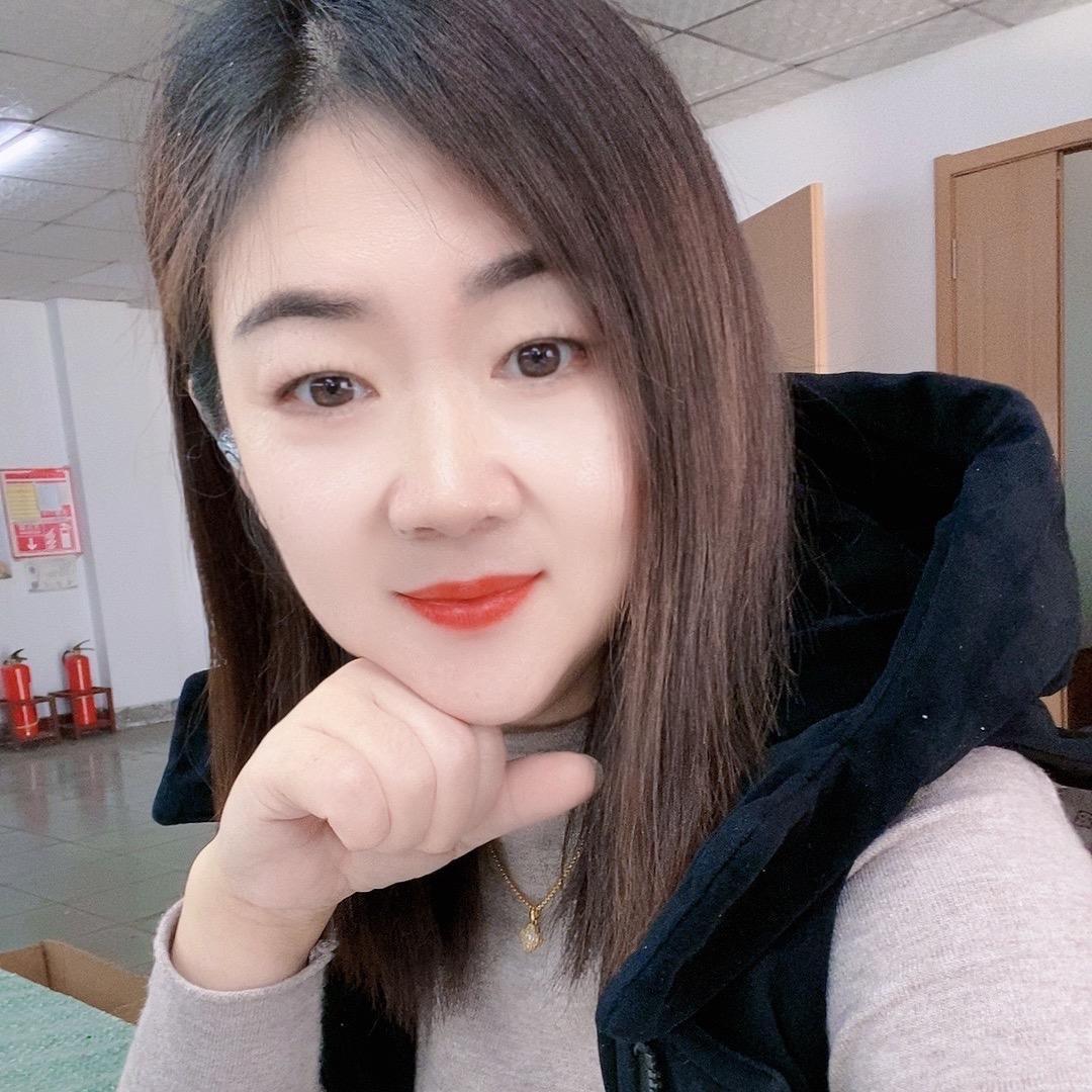 自由飞翔的燕子