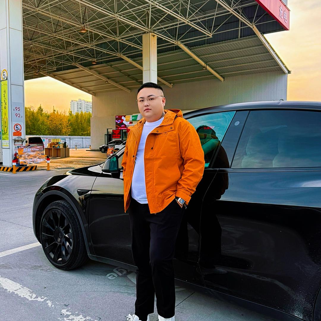 刘洋-（豪车租赁 商K接待）