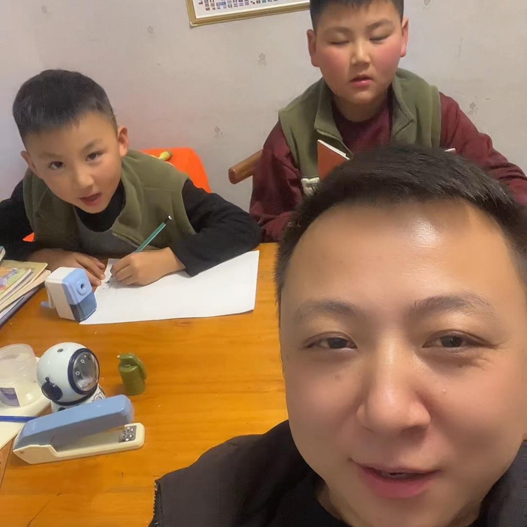 沐楚一家学英语