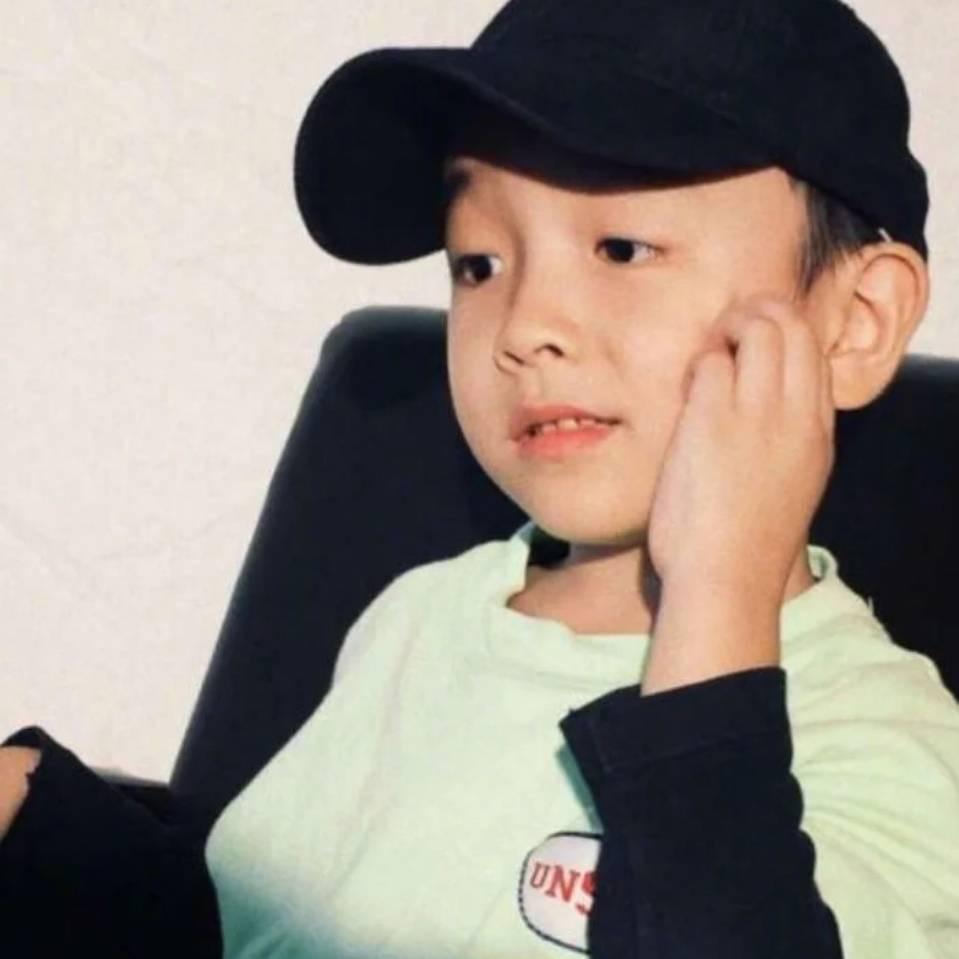 满山猴子就我穿黑丝