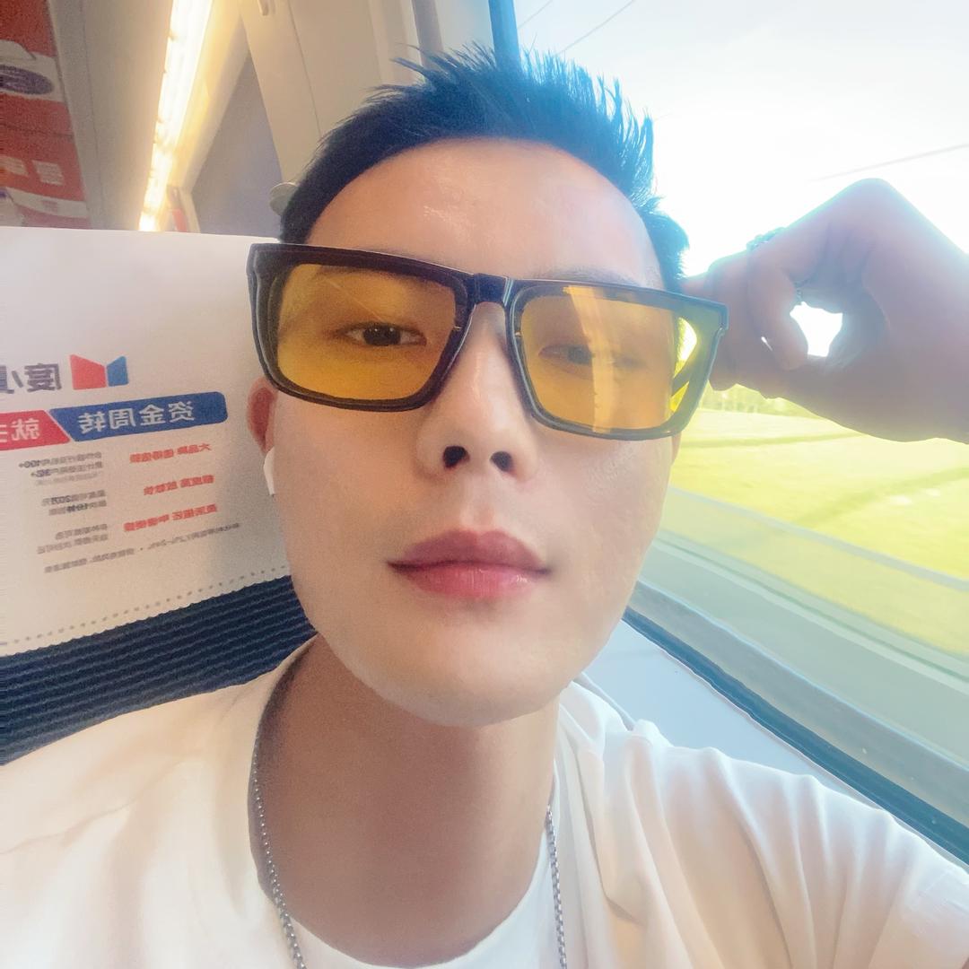 阿伟（教你如何拍摄、剪辑、起号等等）