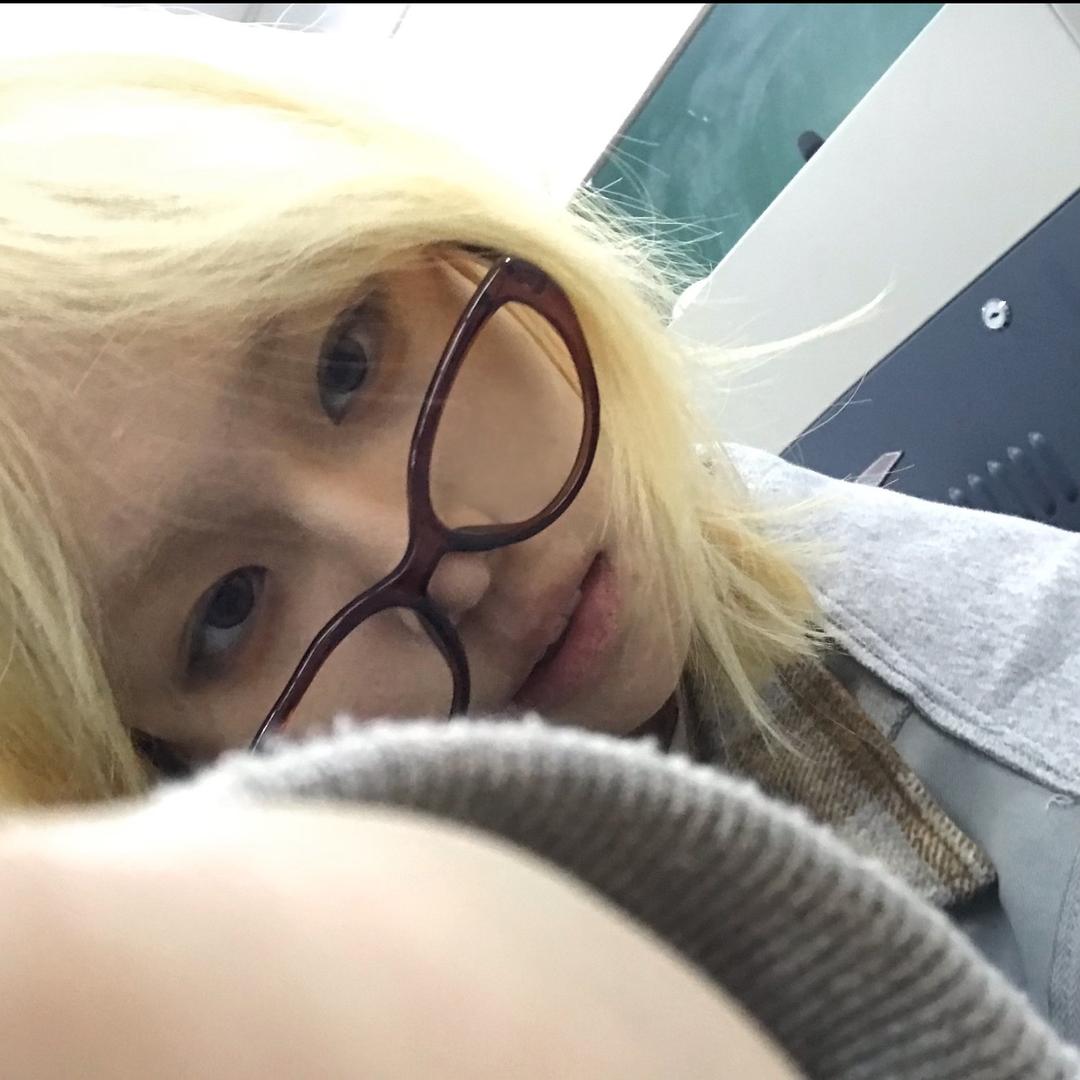 肆七