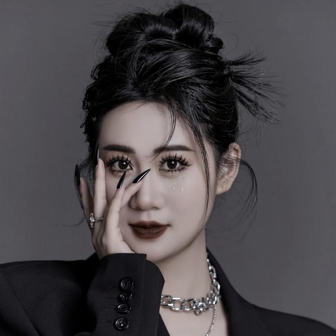 化妆师 倩倩