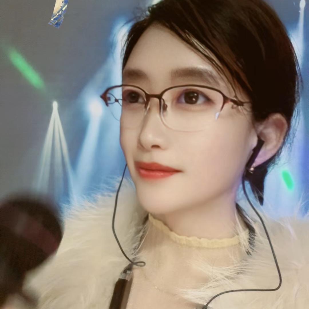 单身吴艳琴喜欢唱歌