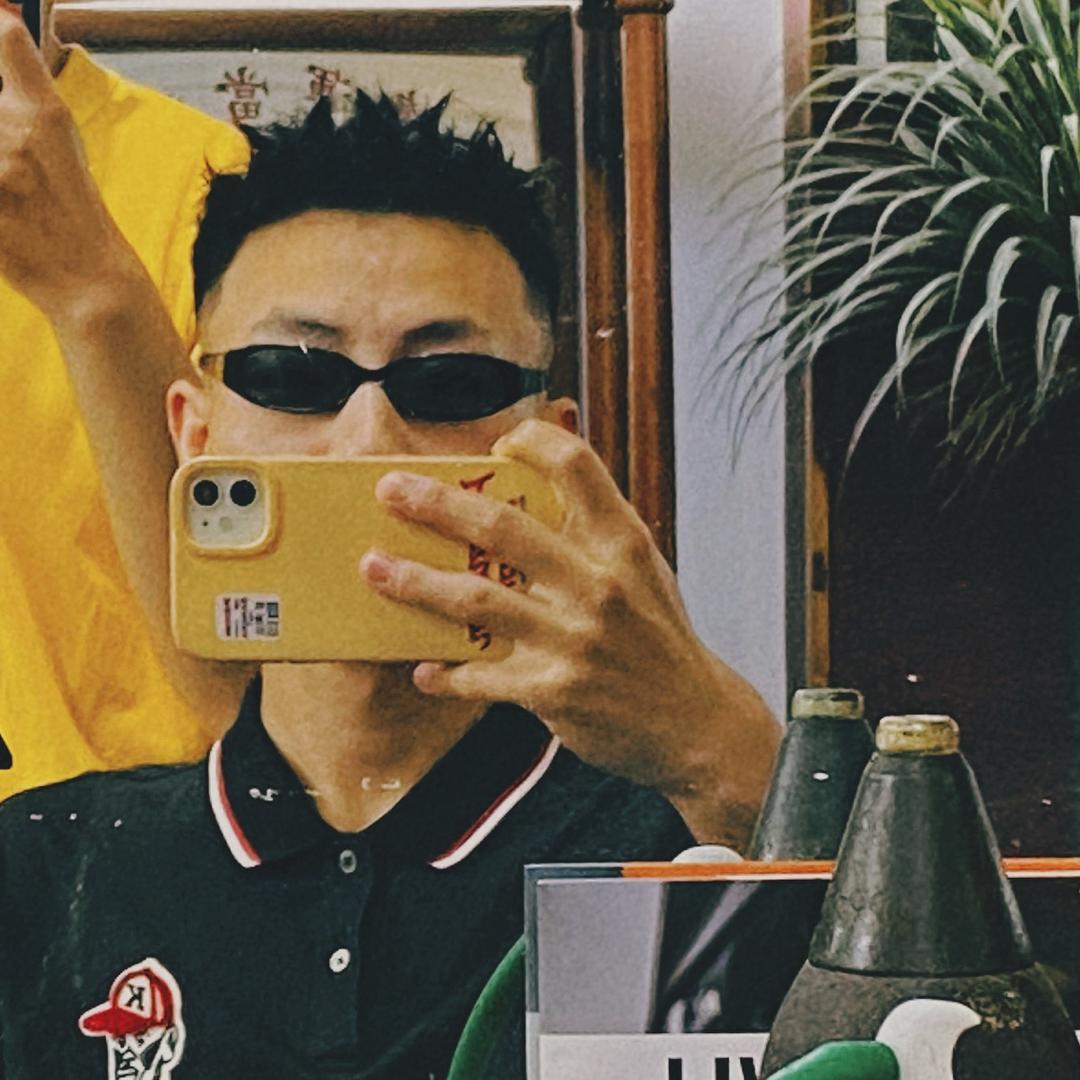 小蔡在打工