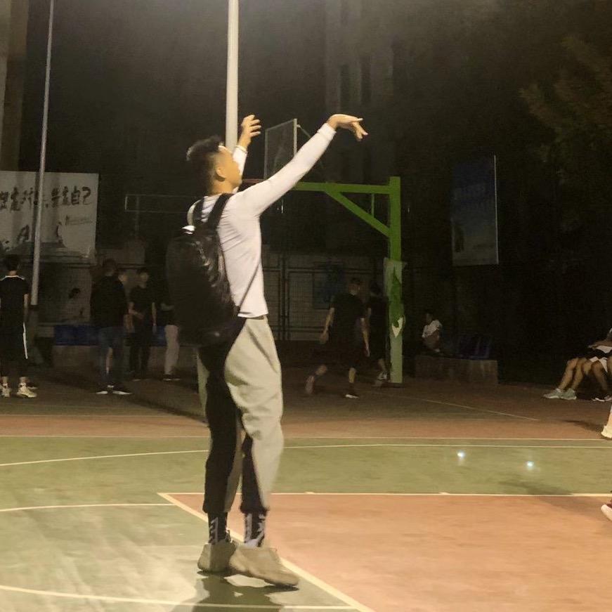 黑不