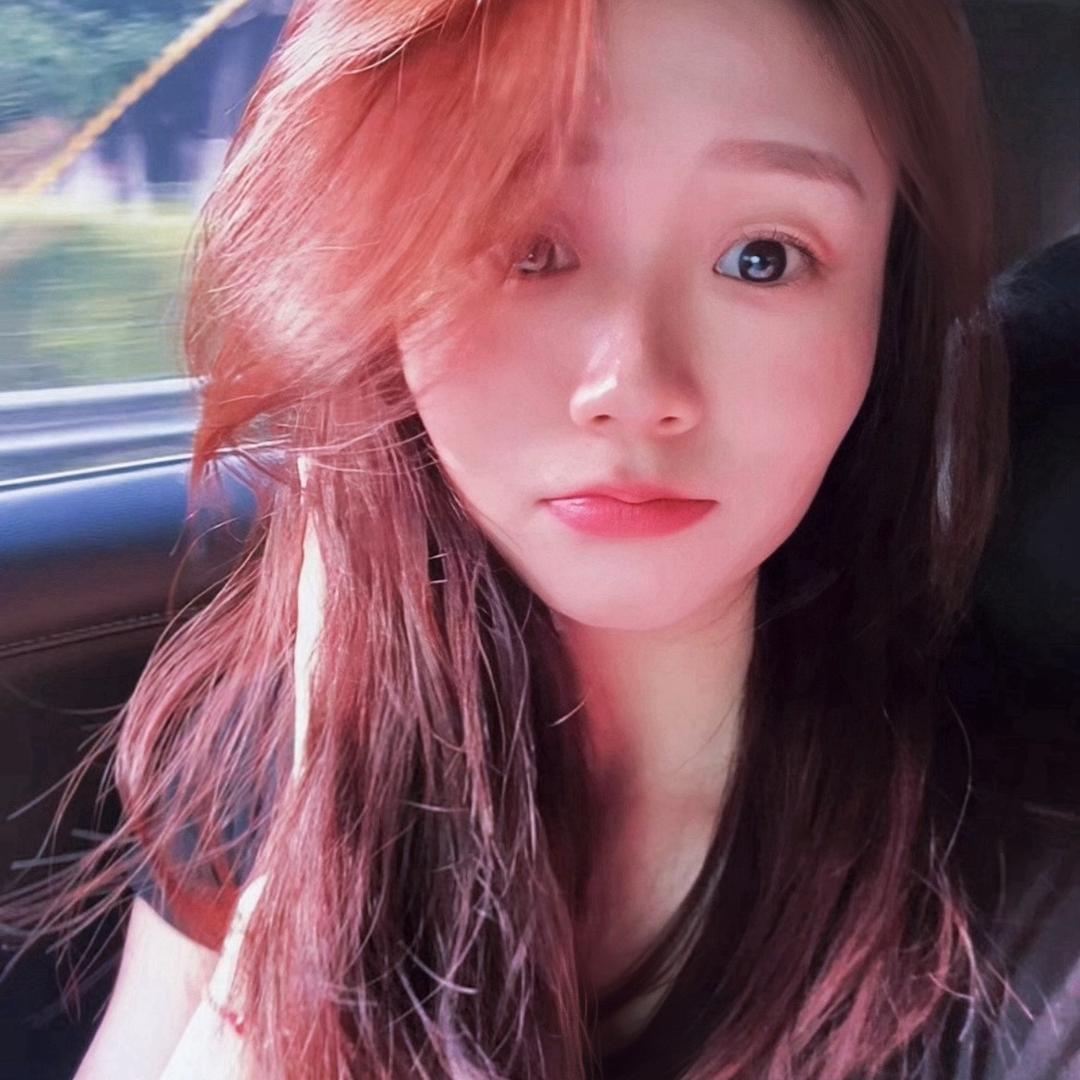 哼～