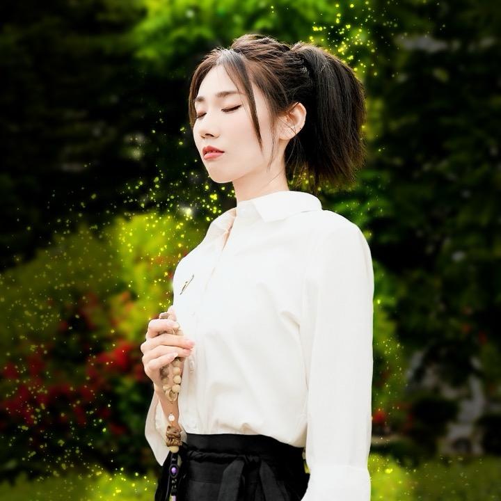 辣条小姐姐