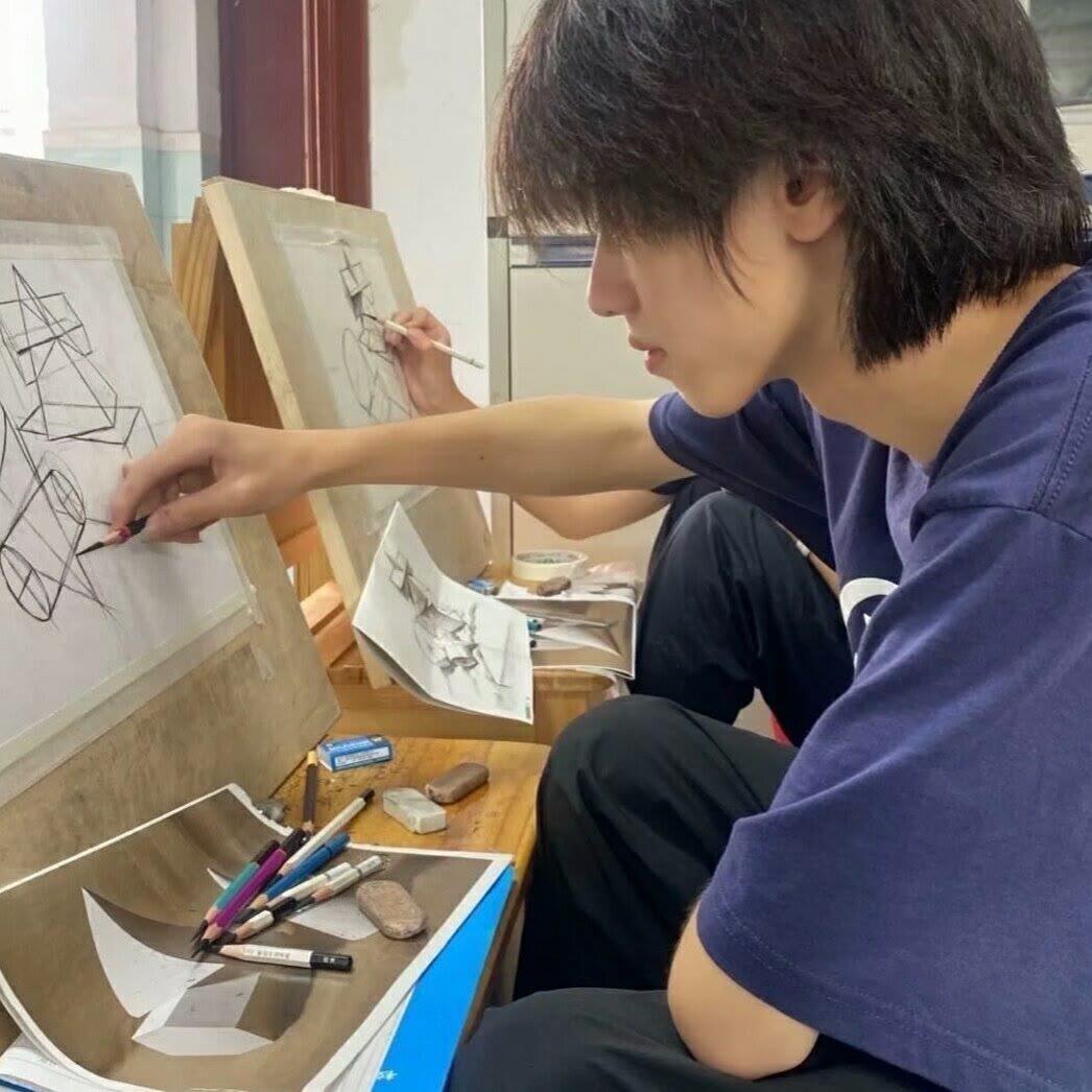 宏.