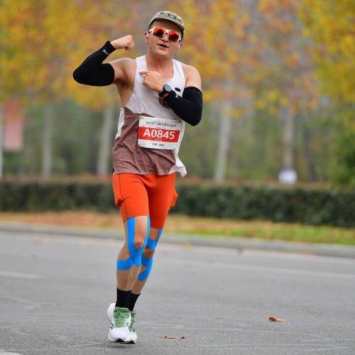 跑不快的孔森先(半马冲击140版）