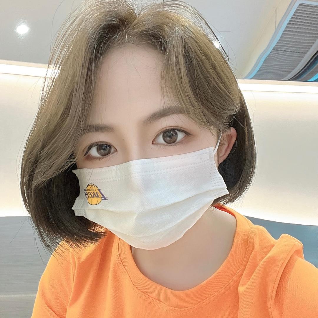 紫霞仙子在奔驰