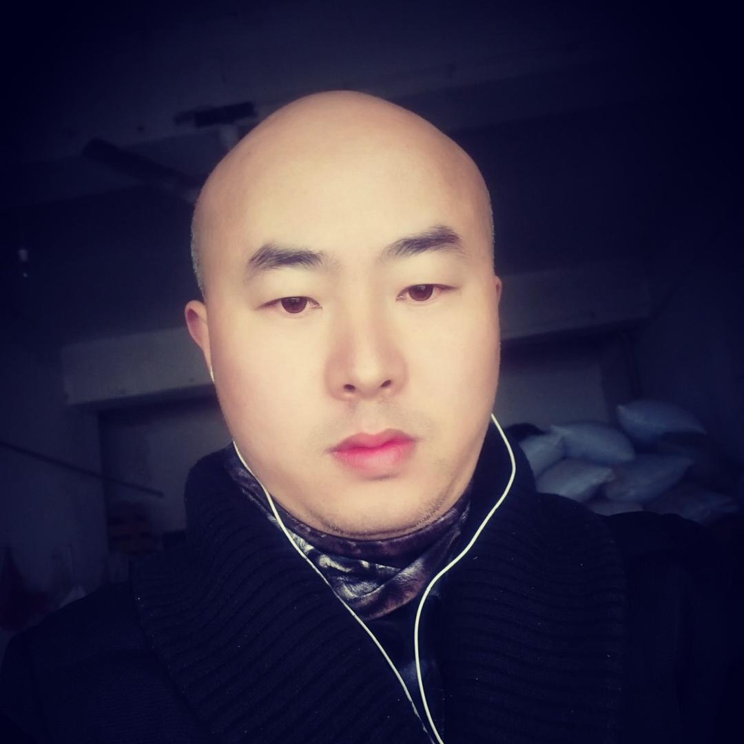 遂宁开榨油坊的光头小哥