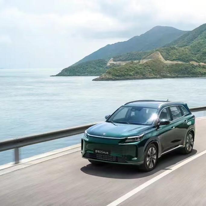 蓝电重庆汽博4S店