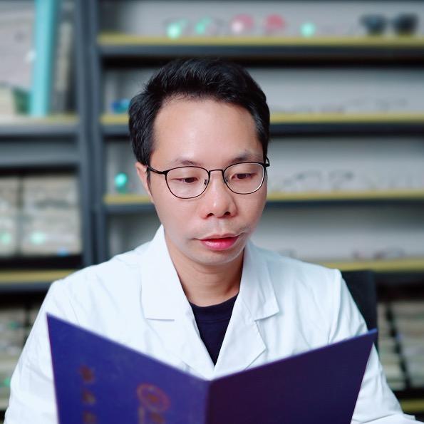 配镜师石知遥