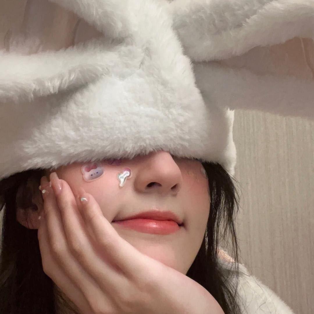 ︀
