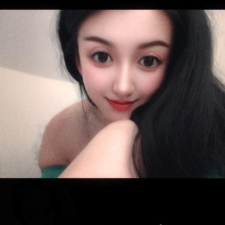 萌儿一个人
