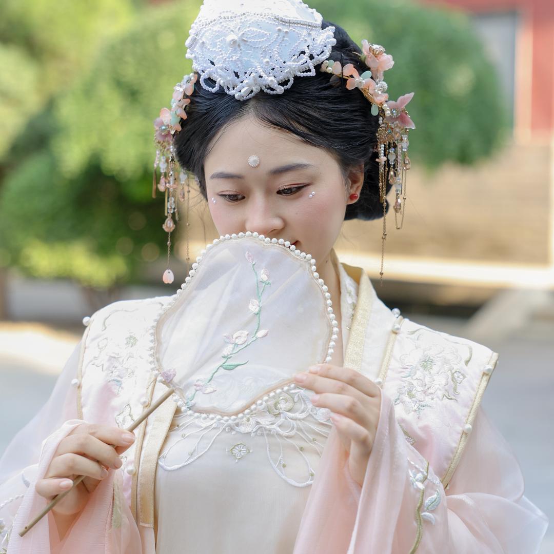 🪷勾勒流年的娟娟🪄