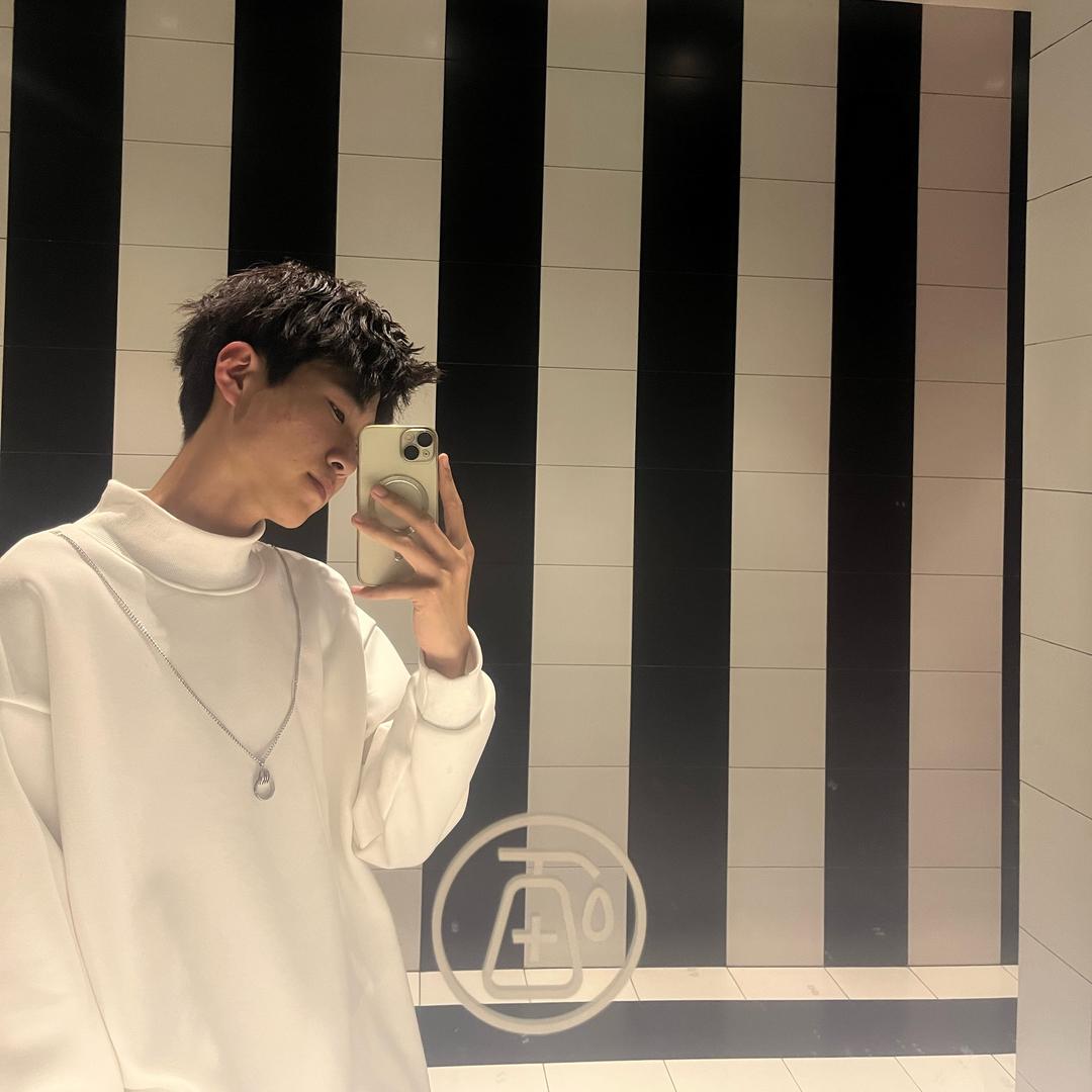 ╀八