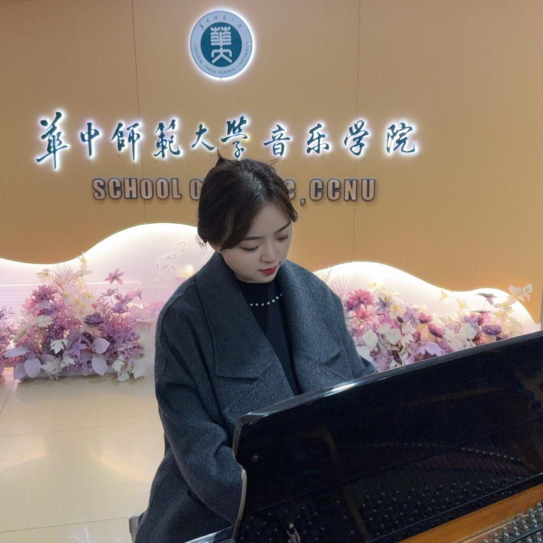 爱唱歌的小张老师(◕ˇ∀ˇ◕)