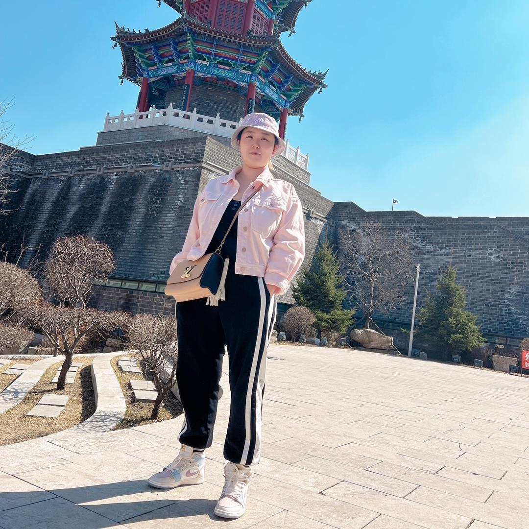 一拳击杀8个小八嘎