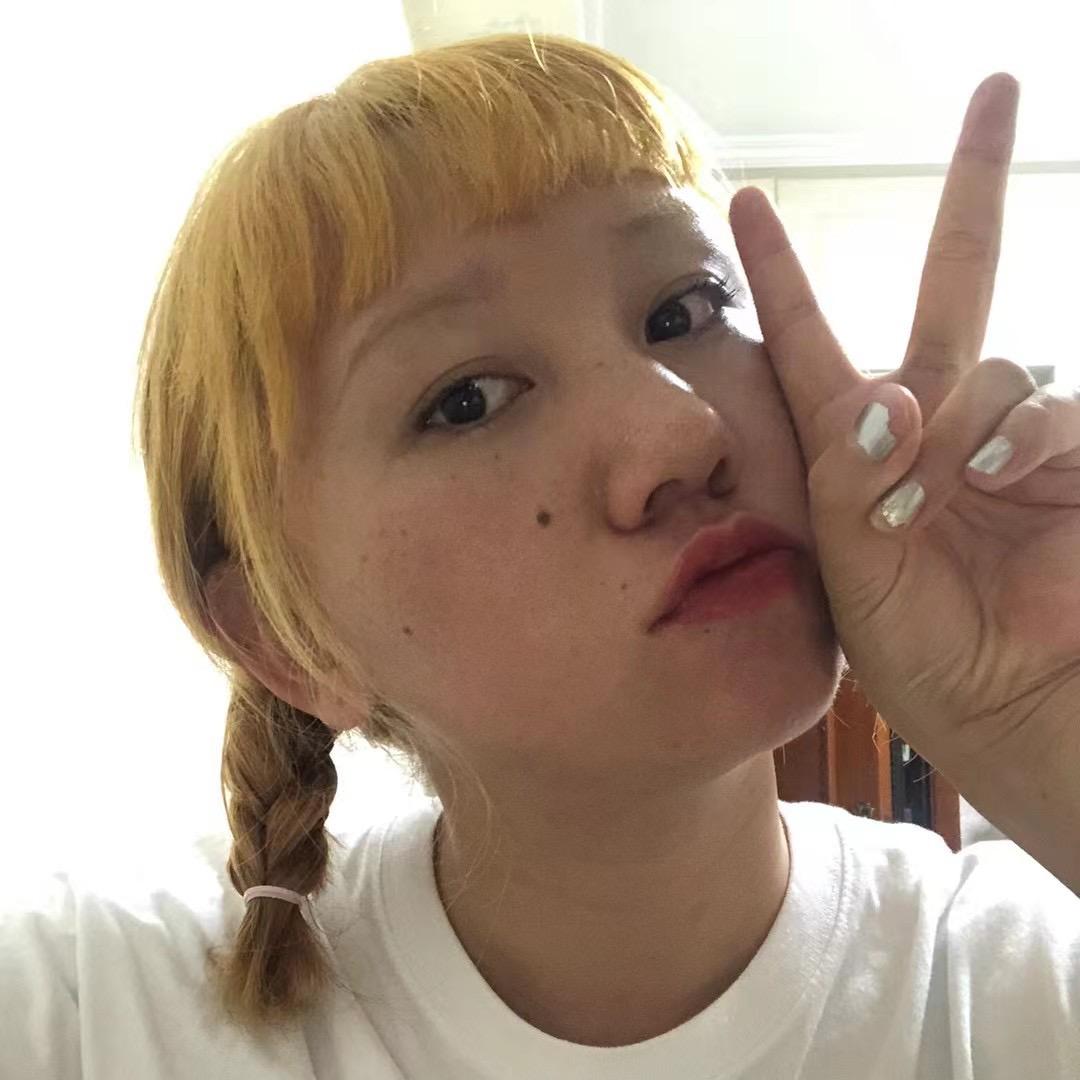 不伤心麻辣烫女娃